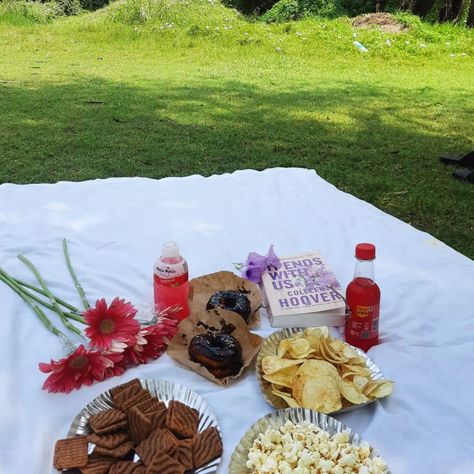 Indian Picnic, White Dress Flowers, Picnic Inspo, White Flower Dress, Garden Picnic, Picnic Birthday, Birthday Inspo, Picnic Food, Flowers Summer