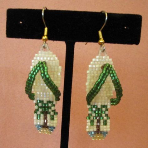 648×648: Beadweaver of Santa Fe | https://www.beadweaverofsantafe.com/shop/flip-flop-earrings/ Beaded Palm Tree, Beaded Flip Flops, Miyuki Beads Pattern, Bead Stitch, Square Stitch, Beading Inspiration, Bead Crochet Patterns, Beaded Earrings Diy, Seed Beading