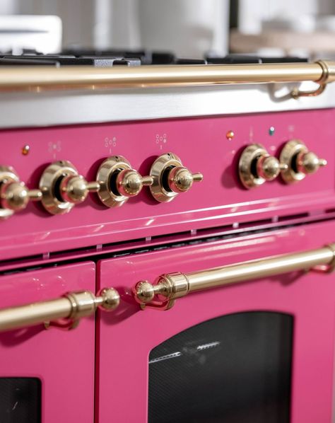 Pink and gold range cooker by ILVE details. Jenny Marrs, Ilve Range, Maximalist Interior Design, Induction Range Cooker, Bold Kitchen, Maximalist Interior, Flamingo Painting, Coral Blush, New Kitchen Designs