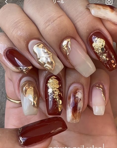 Wine Marble Nails, Red Marble Nails, Cny Nails, Japan Nails, Maroon Nail Art, Nude Nails With Glitter, Golden Nail Art, Gold Chrome Nails, Star Nail Designs