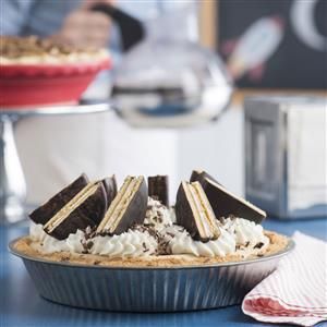 Thanks for Taking Me to the Moon Peanut Butter Moon Pie Moon Pie Cake Recipe, Moon Pie Cake, Peanut Butter And Chocolate Desserts, Moon Pie Recipe, Jenna Hunterson, Marshmallow Whipped Cream, Peanut Butter Cream Pie, Moon Pie, Butter Sandwich