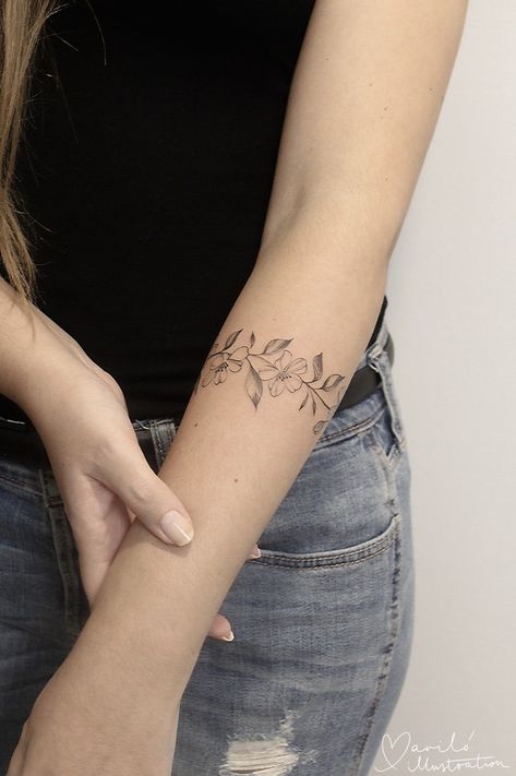 Arm Cuff Tattoo, Wrap Around Wrist Tattoos, Tattoo Band, Around Arm Tattoo, Wrap Around Tattoo, Cuff Tattoo, Wrap Tattoo, Inspiration Tattoos, Forearm Tattoo Women