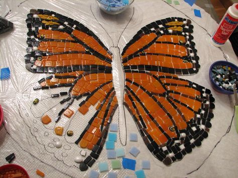 Monarch butterfly mosaic in progress Mosaic Butterflies, Butterfly Ideas, Mosaic Butterfly, Butterfly Mosaic, Paper Mosaic, Mosaic Pots, Mosaic Animals, Mosaic Stained, Mosaic Supplies