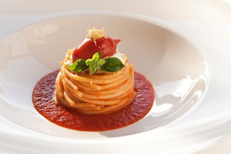 Tomato Spaghetti, Burrata Recipe, Food Presentation Plates, Food Plating Techniques, Spaghetti Recipe, Italian Chef, Fine Dining Recipes, Delicious Pasta, Yummy Pasta Recipes