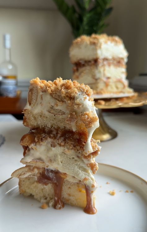 Banana Pudding Ice Cream Cake Banana Pudding Ice Cream Cake, Banana Ice Cream Cake, Ice Cream Caramel, Banana Pudding Ice Cream, Perfect Vanilla Cake, Oreo Ice Cream Cake, Banana Dessert Recipes, Peanut Butter Oreo, Cream Caramel