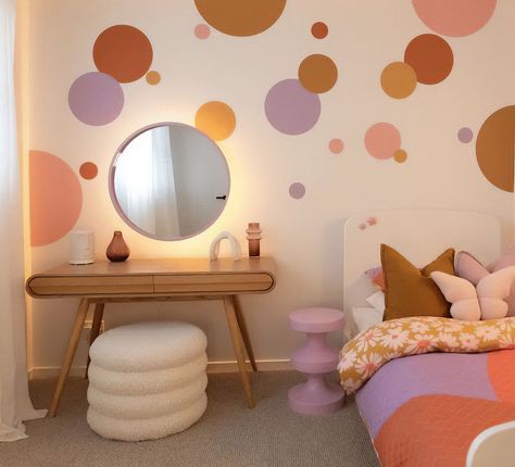 Circle Decorations Wall, Circles Wall Paint, Circles On Wall Painting, Wall Painting Circle Design, Geometric Wall Decals, Circle Accent Wall, Inspirational Murals, Circle Mural, Rose Bedroom