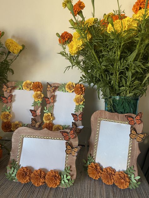 This beautiful photo frame is decorated with handcrafted paper flowers and butterflies it is a great addition to your Dia de los muertos altar. Purchase it on my etsy store or message me on instagram to place an order. Instagram: www.instagram.com/marleeney/ www.etsy.com/shop/marleeneyscreations Dia Los Muertos Decorations, Dia De Los Muertos Ofrenda Ideas Diy, Small Altar Ideas Dia De Los Muertos, Diy Mini Ofrenda, Modern Ofrenda, Dia De Los Muertos Decorations Ideas Diy, Dia De Muertos Party Ideas, Diy Dia De Los Muertos Altar Ideas, Ofrenda Ideas Diy