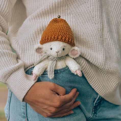 "New pattern in English \"Crochet mouse\" with 30off. Happy amigurumi making ❤" Amigurumi Photography Ideas, Amigurumi Photography, Handmade Kids Toys, Mouse Crochet, Mouse Pattern, Crochet Mouse, Mouse Toy, Toy Pattern, Textile Doll