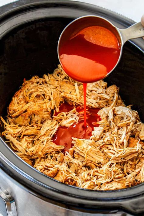 BEST Crockpot Buffalo Chicke (freezer instructionss, recipe ideas, etc) Shredded Buffalo Chicken Crockpot, Easy Crockpot Buffalo Chicken, Sweet Pulled Pork, Meal Prep Gluten Free, Pulled Chicken Crock Pot Recipes, Low Sugar Bbq Sauce, Healthy Pulled Pork, Healthy Pork Recipes, Shredded Chicken Crockpot