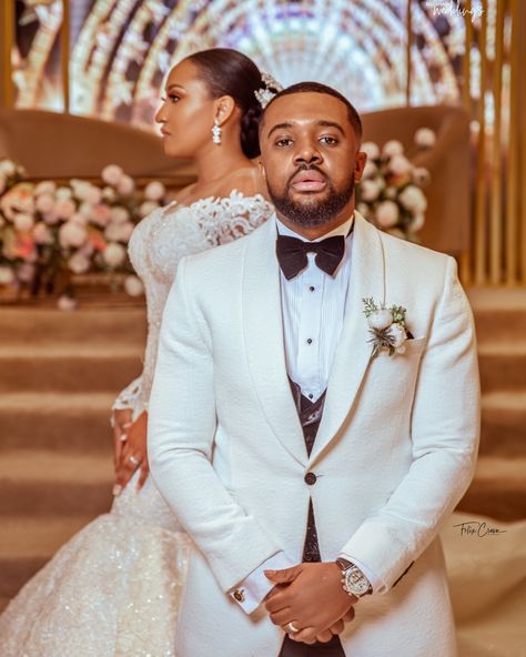 Feel All The Love at the #WilliamsGotheOscar White Wedding in Lagos Plus Size Groom Suit, Plus Size Groom Attire, Felix Crown, Plus Size Groom, White Tuxedo Wedding, Crown Photography, White Wedding Suit, Angel Warrior, Wedding Suits Groom