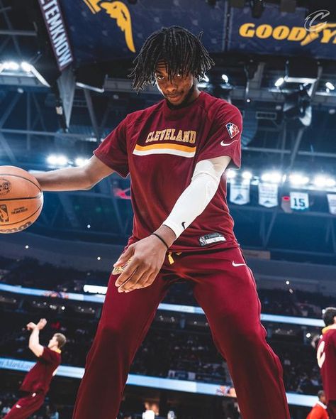 Cleveland Cavaliers on Instagram: "Always havin’ fun with it 🏀 #CavsPlayerDay x @darius_garland" Nba Aesthetic Wallpaper, Cavaliers Wallpaper, Nba Aesthetic, Basketball Lifestyle, Darius Garland, Mvp Basketball, Michael Jordan Art, Basketball Aesthetic, Jordan Art