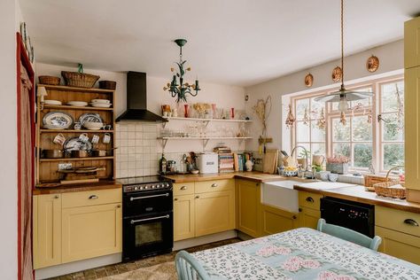 Kitchen English Cottage, English Cottage Interiors Kitchen, Yellow Kitchen Cottage, Small Kitchen Yellow Walls, Yellow Painted Kitchen, English Country Kitchen Ideas, Yellow Cottage Kitchen, Soft Yellow Paint Colors Kitchen, Country Kitchen Yellow