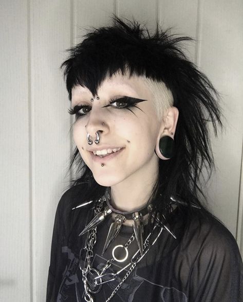 Goth Punk Hair, Goth Punk Hairstyles, V Bangs Mullet, Deathhawk With Bangs, Goth Shaved Sides, Goth Mullet Shaved Sides, Female Punk Hairstyles, Goth Hair Bangs, Gothic Mullet