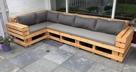 Pallet Seats Indoor, Pallet Furniture Indoor Living Rooms, Pallet Patio Furniture Diy, Wooden Frame Sofa, Diy Pallet Couch, Pallet Seating, Pallet Furniture Designs, Patio Furniture Diy, Garden Furniture Design