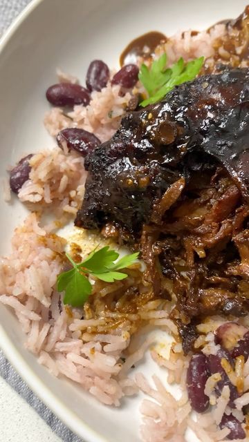 Mushrooms And Rice, Jerk Sauce, Oyster Mushrooms, Spring Onions, Tasty Vegetarian Recipes, Jerk Chicken, Cinnamon Powder, Bay Leaves, Plant Based Eating