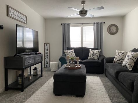 Grey Couch Apartment Living Room Ideas, Apartment Decorating For Couples Living Together, Black Furniture Living Room Decor, Gray And Black Living Room Ideas, Black Living Room Ideas Apartments, Couple Apartment Decorating, Small Living Room Ideas Apartment, Apartment Decorating Black, Apartment Living Room Decor