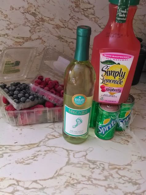 image Moscato Wine Punch, Wine Punch, Simply Lemonade, Mommy Juice, Sparkling Lemonade, Moscato Wine, Jello Shot, Malibu Rum, Moscato