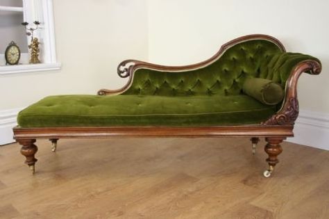 Antique Victorian chaise longue.  ca 1850 Victorian Chaise, Dream Furniture, Casa Vintage, Victorian Furniture, Apartment Aesthetic, Dream House Interior, Design Styles, Dream Rooms, Dream House Decor