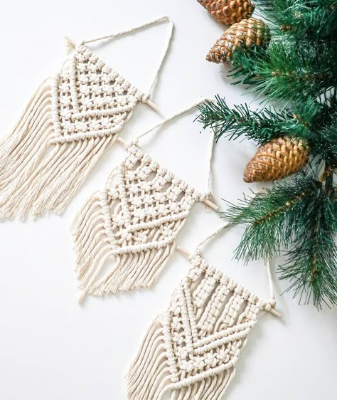 97 Likes, 2 Comments - My Little Habitat (@mylittlehabitat) on Instagram: “«MINIS» I've just listed this trio of miniature macrame hangings. Sold as a set of three. Great for…” Miniature Macrame, Diy Christmas Wall, Art Macramé, Ornaments Ideas, Mini Macrame, Navidad Diy, Wall Ornaments, Macrame Hanging, Modern Macrame