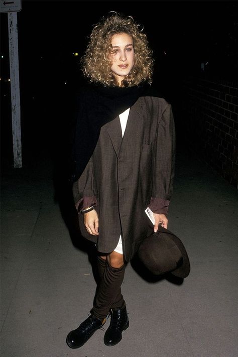 Sarah Jessica Parker's '80s Style Is Something I Think About a Lot Sarah Jessica Parker Fall Outfits, 80s Sarah Jessica Parker, Sarah Jessica Parker Winter Style, Cher 80s Style, Girly 80s Outfits, Sarah Jessica Parker 80s, Sarah Jessica Parker 90s, Sjp Outfits, 80s Movies Aesthetic