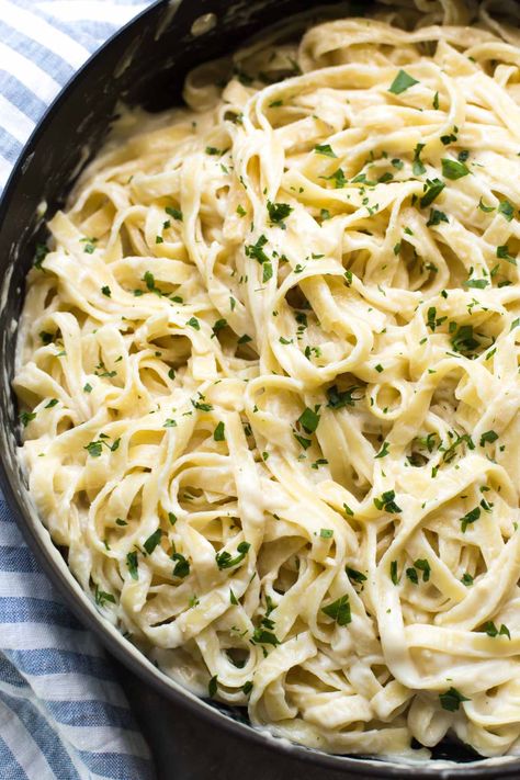 This is the creamiest dairy-free alfredo sauce and it only takes 10 minutes. Can be made vegan with vegetable broth. #alfredosauce #dairyfree #vegan @simplywhisked Dairy Free Fettuccine Alfredo, Dairy Free Alfredo, Dairy Free Alfredo Sauce, Cauliflower Alfredo Sauce, Make Alfredo Sauce, Vegan Alfredo Sauce, Vegan Alfredo, Dairy Free Pasta, Pasta Alfredo