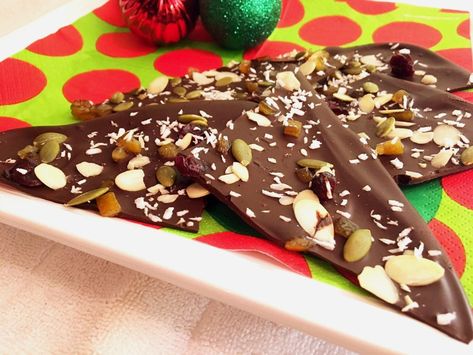 This Spicy Chocolate Bark is a Holiday treat that will definitely surprise you with its combination of sweet, spicy and salty! Pumpkin Spice Cream, Spicy Chocolate, Chocolate Bark Recipe, Tasty Food Recipes, Butter Pecan Cookies, Cranberry Cream Cheese, Cream Cheese Muffins, Holiday Chocolate, Cheese Crisps