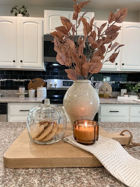 Fall Kitchen Island Decor, Fall Apartment Decor, Modern Fall Decor, Fall Centerpieces, Fall Room Decor, Fall Fireplace, Neutral Fall Decor, Countertop Decor, Fall Kitchen Decor