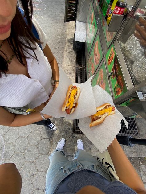 ny hotdogs. aesthetic ny New York Hot Dog Aesthetic, Munchies Aesthetic, Hotdogs Aesthetic, Hot Dog Aesthetic, Ny Aesthetic, Nyc Dream, Astrid Berges Frisbey, Hot Dog Sauce, Sausage Party