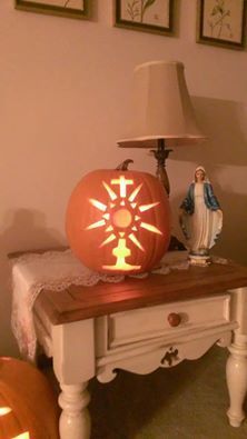 Catholic Feast Days, God Aesthetic, Halloween Love, Liturgical Year, Catholic Decor, Saints Days, Catholic Crafts, All Souls Day, All Saints Day