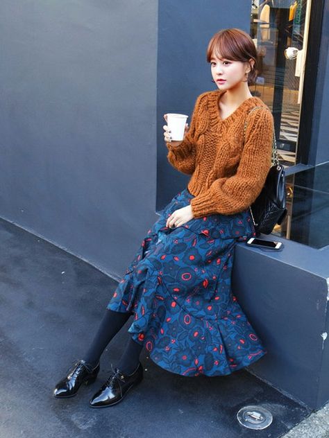 #Imvely #imjihyun #style2015 Outfit Short Hair, Outfit And Hair Ideas, Long Casual Dresses, Winter Vision Board, Japanese Fashion Women, Winter Ootd, Outfit Short, Story Design, Christmas Phone Wallpaper