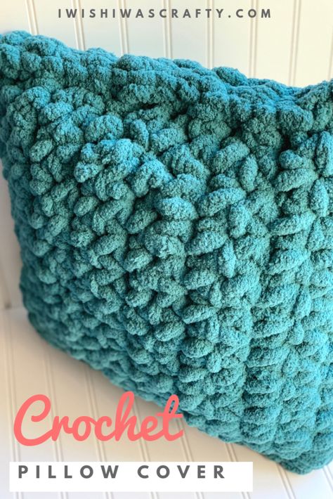 Chenille Yarn Projects Crochet, Chenille Yarn Crafts, Crocheted Pillows, Crochet Cushion Covers, Cozy Cushions, Sellable Crafts, Crochet Pillow Patterns Free, Crochet Pillow Cases, Crazy Crochet