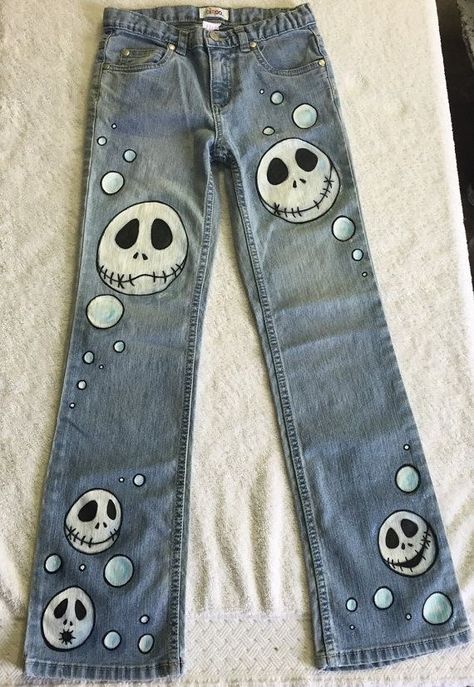 Hand Painted Pants Ideas, Hand Painted Pants, Fashion Men Streetwear, Custom Jeans Diy, Pants Ideas, Denim Diy Clothes, Cargo Pants Baggy, Diy Pants, Painted Clothes Diy