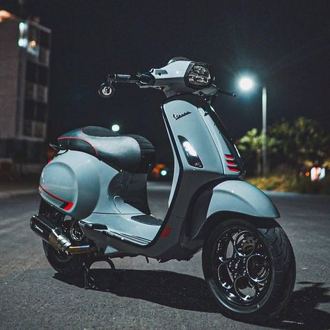 Custom Scooter, Classic Vespa, Scooter Custom, Vespa Sprint, Vespa Scooter, Piaggio Vespa, Scooter Motorcycle, Scooter Girl, Vespa Scooters