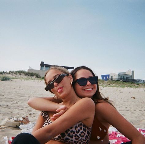 Beaches Film, Beach Pictures Friends, Film Pictures, Beach Friends, Beach Poses, Beach Photoshoot, Best Friend Pictures, Summer Photos, Summer Pictures