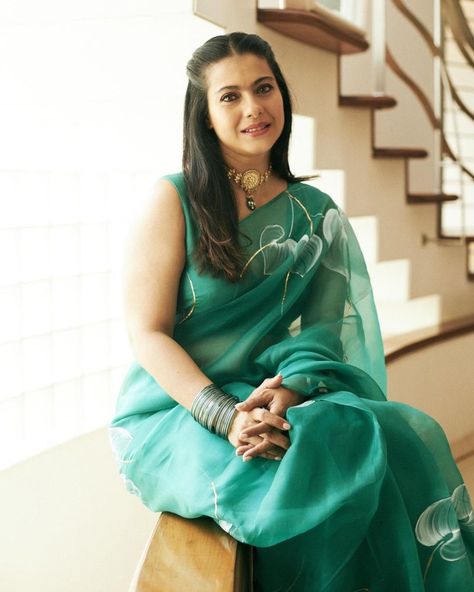 Kajol in picchika green saree at navami puja 3 Kajol Saree, Simple Saree Designs, Easy Hairdos, Lehenga Blouse Designs, Latest Saree, Organza Blouse, Latest Designer Sarees, Indian Saree Blouse, Indian Saree Blouses Designs