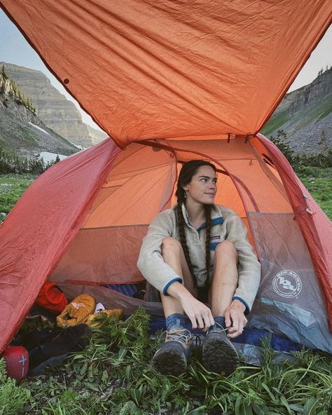 Tent Camping Aesthetic, Backpacking Inspiration, Mountain Trip, Camping Inspiration, Camping Set Up, Camping Aesthetic, Fun Pics, Backpacking Trip, Hiking Adventure