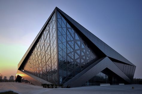 Gallery of Yangzhou Southern Sports Park / PT Architecture Design - 1 Deconstructivism Design, متحف فني, Architecture Cool, Large Building, Architecture Unique, Model Architecture, Deconstructivism, Plans Architecture, Sport Park