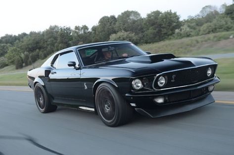 1969 Mustang Body on a 2014 GT500 Chassis? Yes Please! 90s Cars Aesthetic, 2014 Gt500, Cars Aesthetic Wallpaper, Style Retro 90s, 90s Cars, Mustang 1969, Ford Mustang 1969, 1969 Mustang, 2014 Mustang