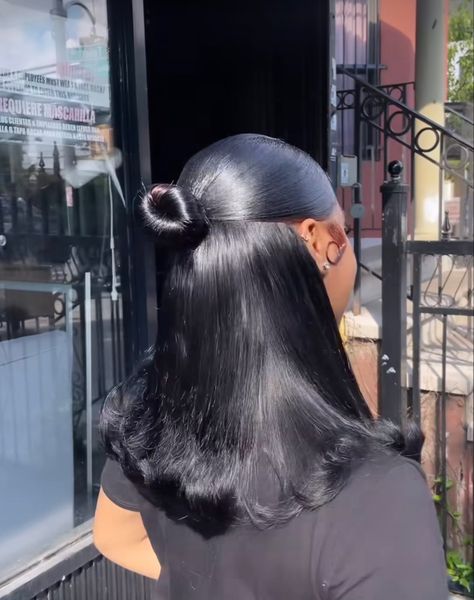 Black Blown Out Hairstyles, Short Half Up Half Down Hair Quick Weave, Half Up Half Down Hair Flipped Ends, Half Up Half Down Silk Press Natural Hair, Spring Hair Styles Black Women, Chic Hairstyles Black Women, Hair And Nails Aesthetic, No Part Half Up Half Down, Bun Half Up Half Down Black Women