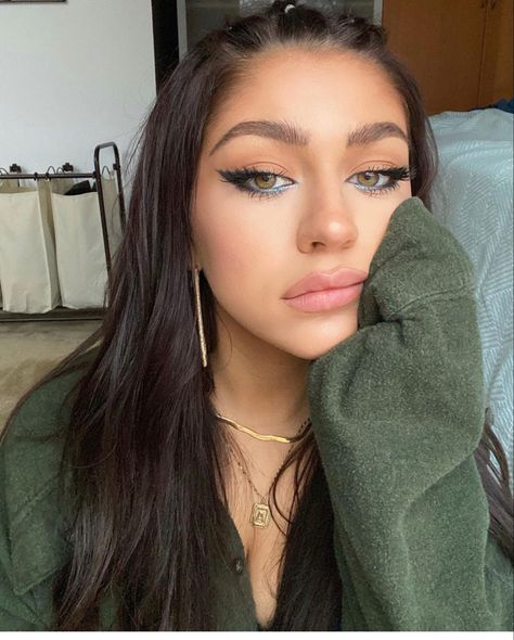 Andrea Russet, Andrea Russett, Female Celebrity Crush, Facial Skin, Role Models, Celebrities Female, Celebrity Crush, Hair And Nails, Makeup Looks