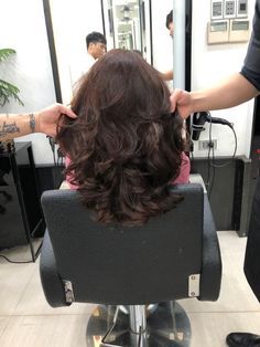 #BEAUTY, #RELATIONSHIPS #Fashion #Animals #Outfits #Winter Outfits #Animals Hair Cuts For Medium Hair, Cuts For Medium Hair, Medium Length Hair Color, Short Hair Blowout, Medium Length Curls, Puffy Hair, Prom Hair Medium, Medium Length Hairstyles, Layered Haircuts For Medium Hair