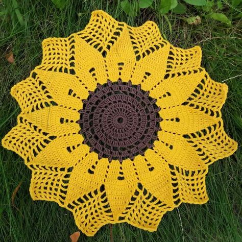 25 Free Crochet Sunflower Patterns (Step by Step Pattern) Diy Crochet Curtains, Free Crochet Sunflower, Crochet Sunflower Pattern, Crochet Doily Pattern, Sunflower Crochet, Crochet Bookmark Pattern, Mini Sunflowers, Free Crochet Doily Patterns, Doily Pattern