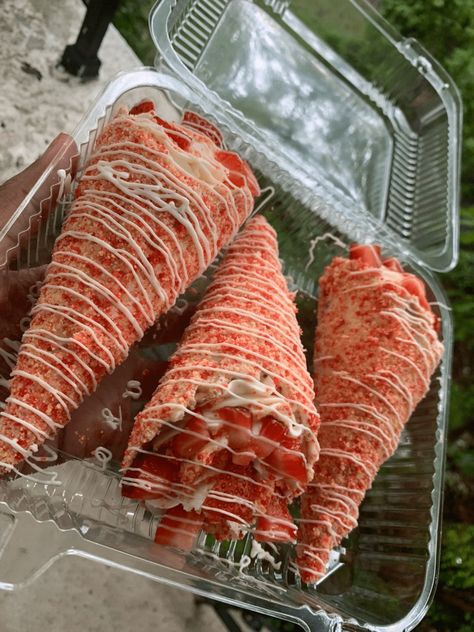 Strawberry Crunch Cheesecake Cones, Cheesecake Cones, Strawberry Crunch Cheesecake, Crunch Cheesecake, Cheesecake Cake Recipes, Strawberry Crunch, Think Food, Food Drinks Dessert, Food Goals