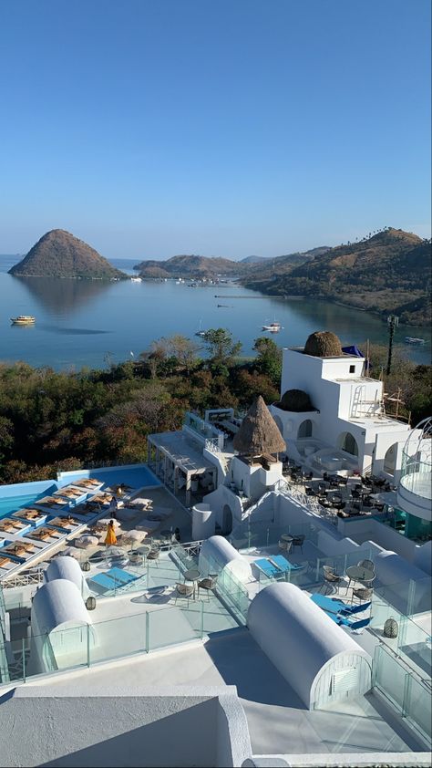 Labuan Bajo, Labuan, Travel Photography Inspiration, Island Life, Beach Club, Galaxy Wallpaper, Photography Inspiration, Brand Identity, Sydney Opera House