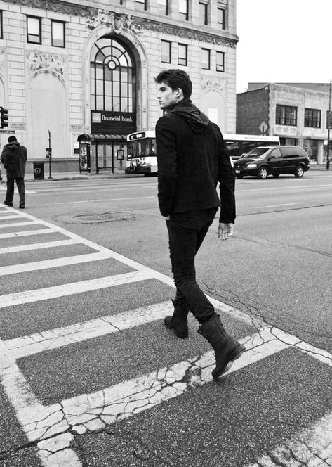 mens street fashion editorial of male model crossing street in Chicago, shot by Chicago and London based fashion photographer Petra Ford Male Portrait Poses, Weekend Mode, Mens Photoshoot Poses, Mens Fashion Illustration, Mens Fashion Editorial, Mens Fashion Blazer, Mens Fashion Business, Men Photoshoot, Mens Fashion Edgy