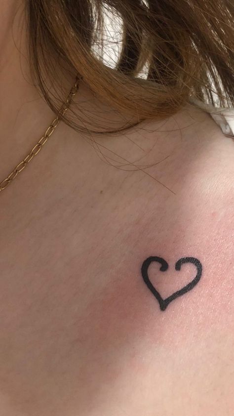 Lily's Heart Tattoo, Lily Bloom Heart Tattoo, Lily Bloom Tattoo It Ends With Us, Atlas Corrigan Tattoo, Atlas Heart Tattoo, Lilly Bloom Tattoo, Lily Bloom It Ends With Us Tattoo, Lily Tattoo It Ends With Us, Jamais Plus Aesthetic