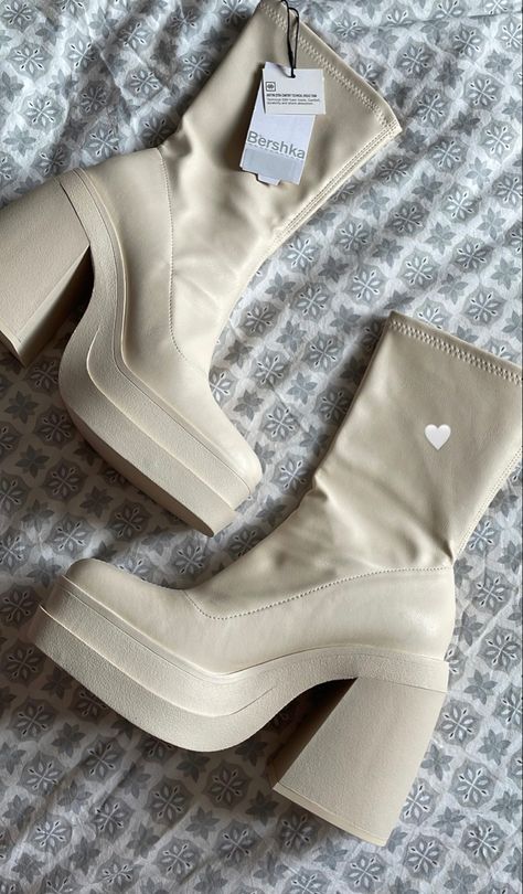 platforms shoes, bershka boots, fashion Trendy Boots For Women, Bershka Boots, Bershka Shoes, Platforms Shoes, Cream Boots, Pretty Heels, Birthday Goals, Cute Shoes Heels, Trendy Boots