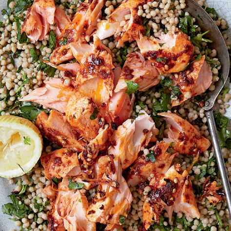 Roast Harissa Salmon With Lemony Giant Couscous - The Happy Foodie Harissa Salmon, Giant Couscous, Roast Salmon, Salmon Recipes Baked Healthy, Chickpea Burger, Baked Salmon Recipes, Cous Cous, Salmon Dishes, Burger Recipe