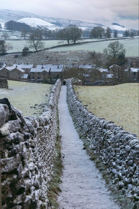 Z Photo, Scottish Islands, Yorkshire England, Yorkshire Dales, Tower Of London, River Thames, West Yorkshire, British Isles, North Yorkshire