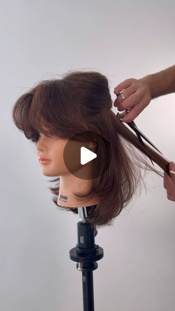 Wolfcut Tutorial, Wolf Cut Tutorial, Haircut Wolfcut, A Wolf Cut, Dry Texture Spray, Feather Cut, Wolfcut Hair Long, Textured Haircut, Texture Spray